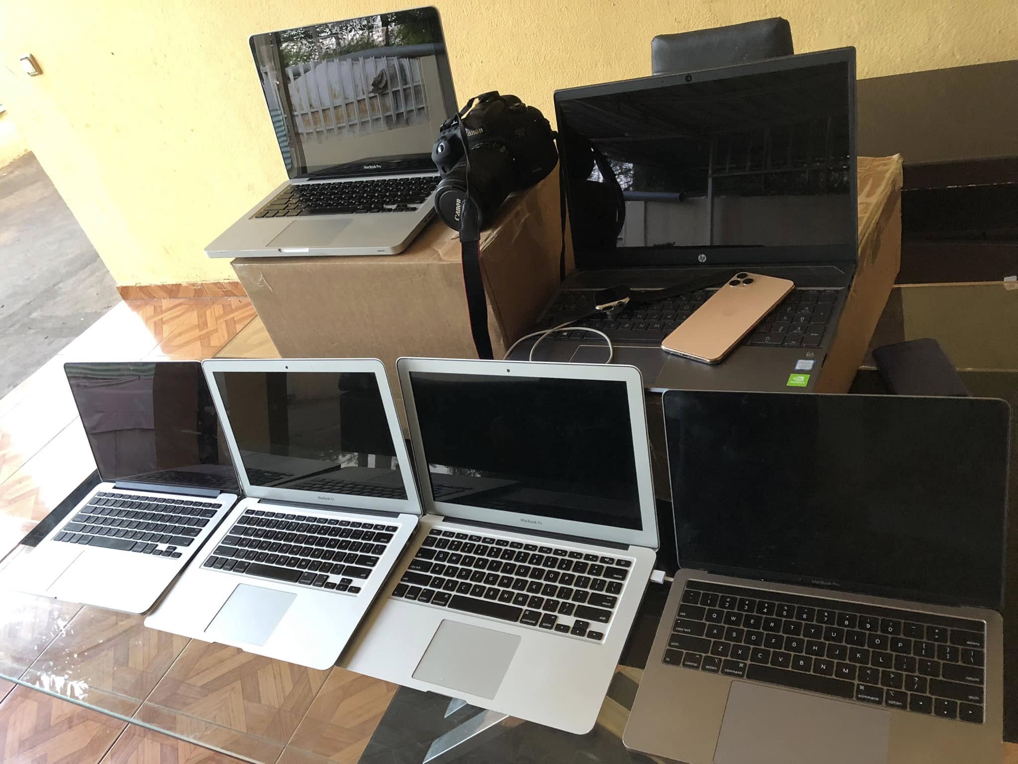 Lote de computadores, câmara e iPhone importados